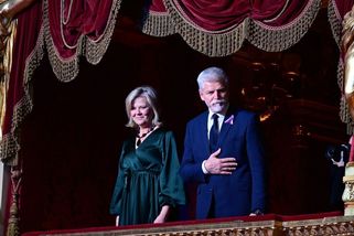 První dáma Eva Pavlová oslnila v Národním divadle po boku prezidenta